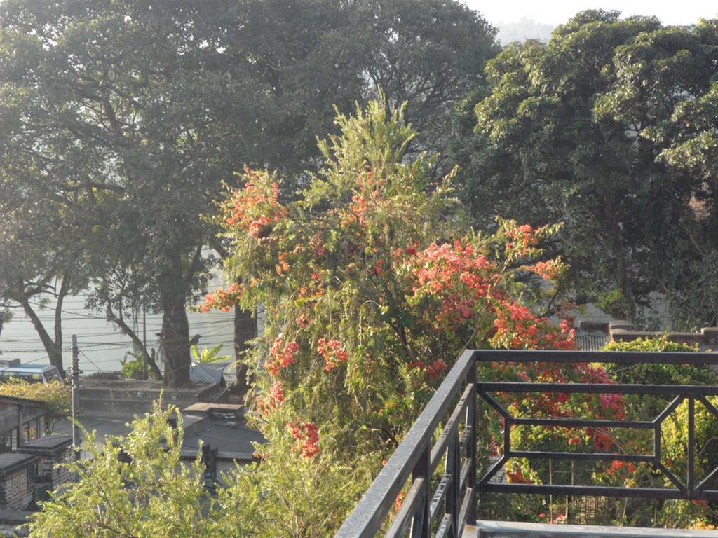 Hotel Nirvana Pokhara Ngoại thất bức ảnh